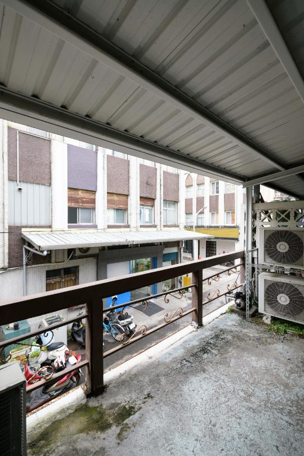 羅東夜市 小宅一生民宿 Night Market Small House Lifetime Hotel Luodong Exterior foto