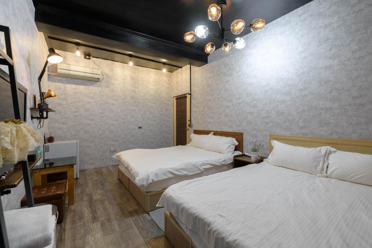 羅東夜市 小宅一生民宿 Night Market Small House Lifetime Hotel Luodong Exterior foto