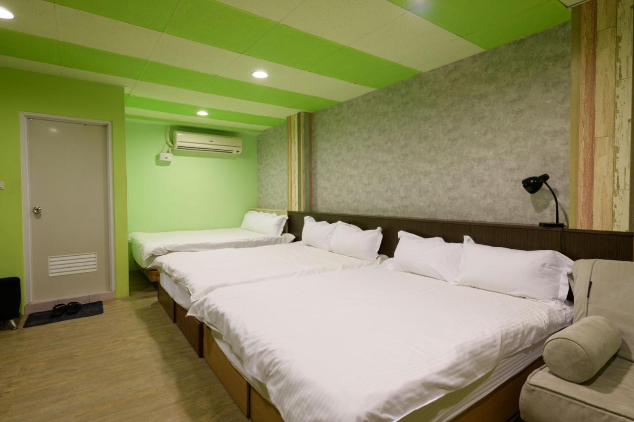 羅東夜市 小宅一生民宿 Night Market Small House Lifetime Hotel Luodong Exterior foto